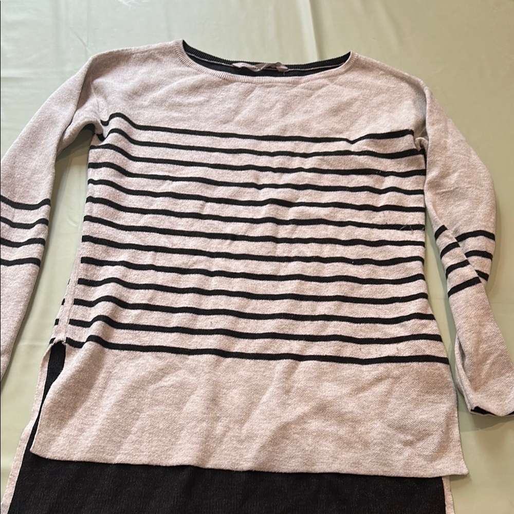 Athleta Black and Gray Knit Top